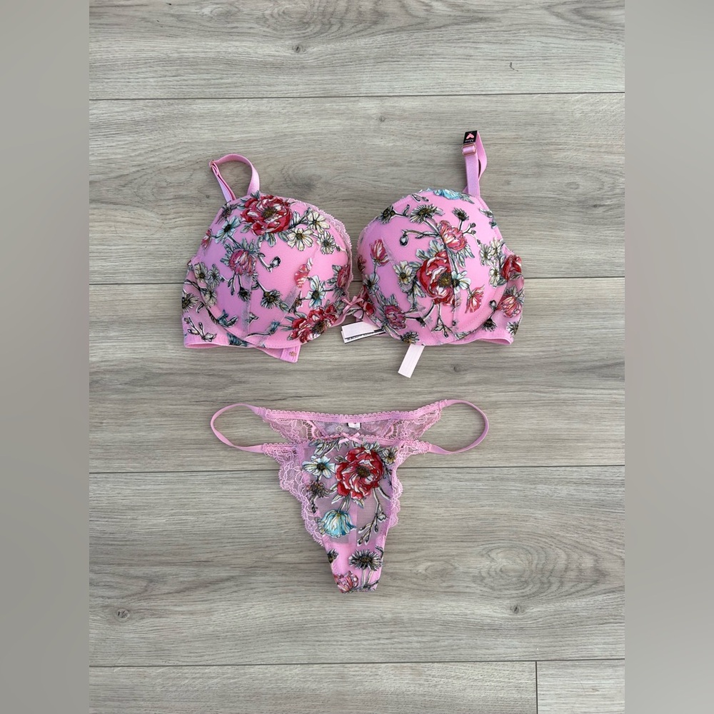Victoria’s Secret - 32DD Push Up Bra and XS Panty